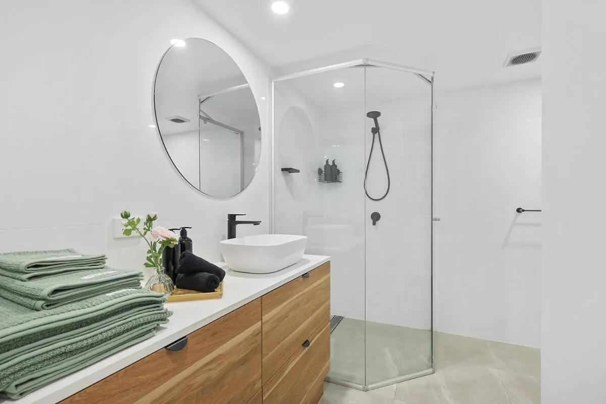 아파트 Two Bedroom River View Unit With Pool 마루치도르