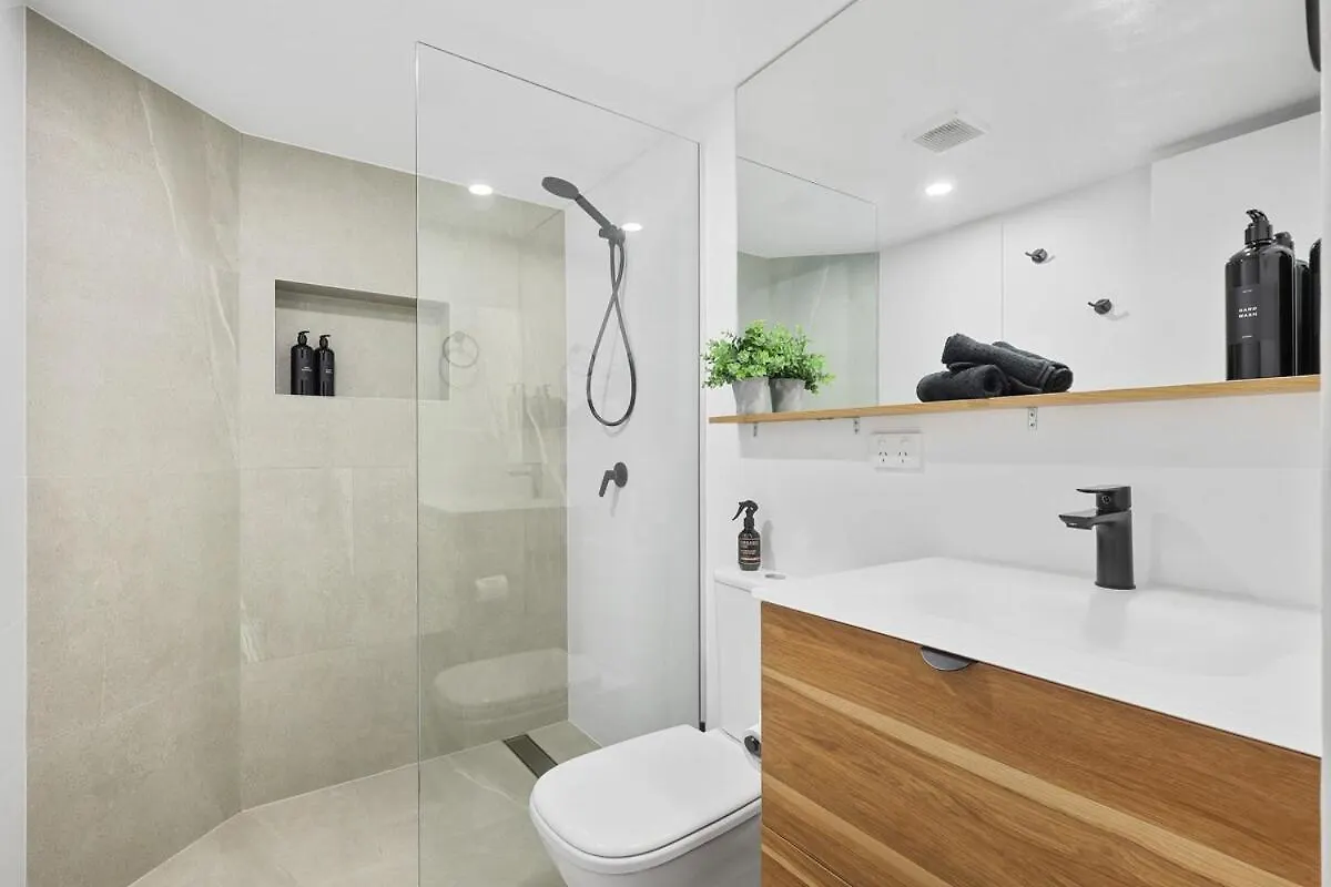 Two Bedroom River View Unit With Pool 마루치도르 아파트