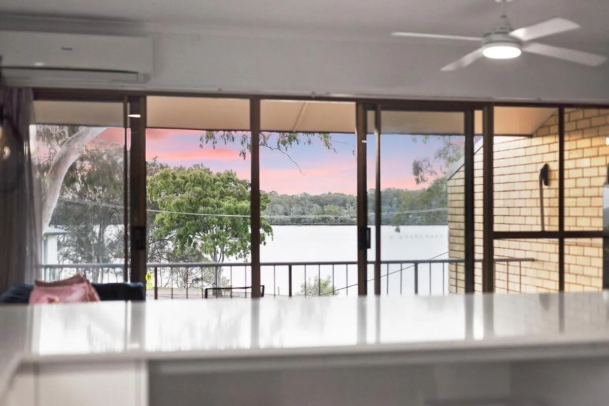 아파트 Two Bedroom River View Unit With Pool 마루치도르