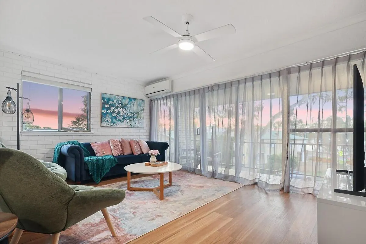 Two Bedroom River View Unit With Pool 마루치도르 0*,  오스트레일리아